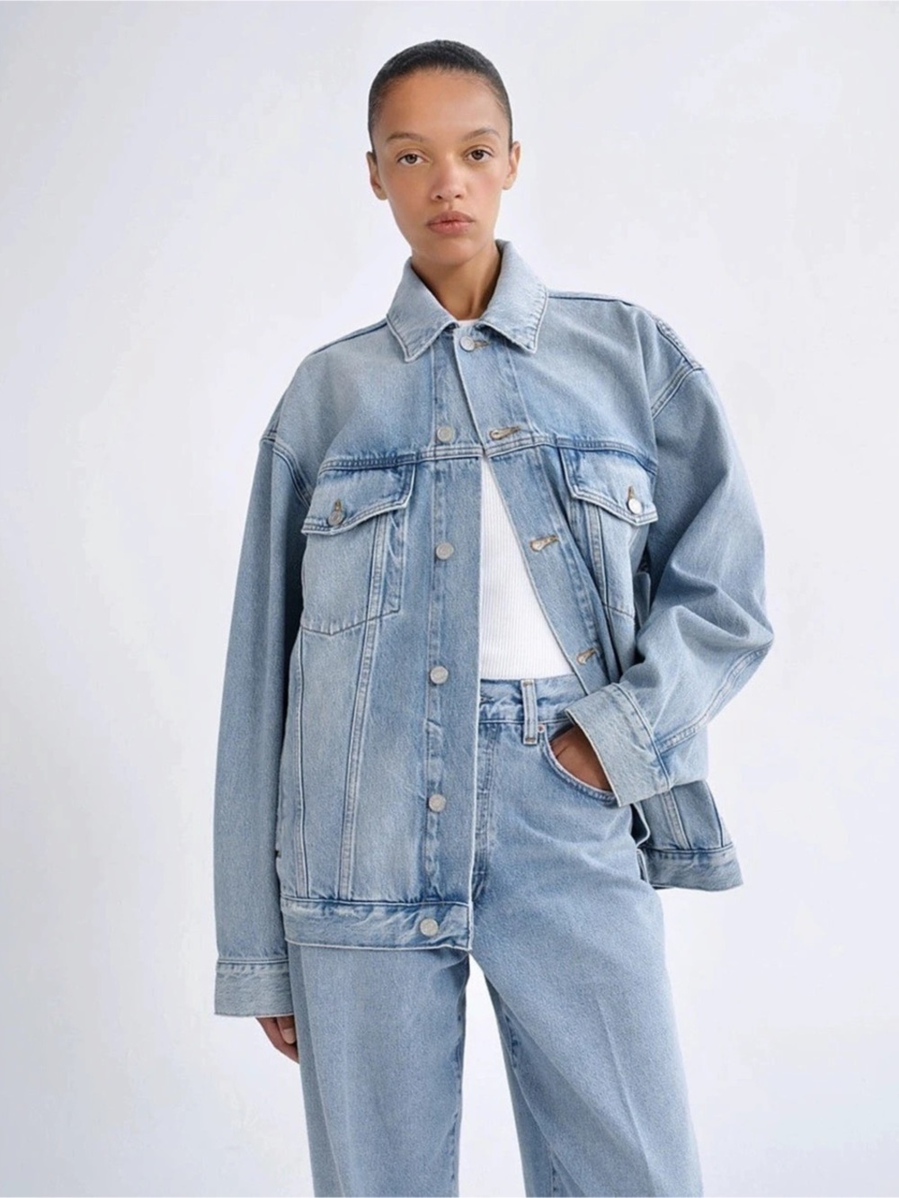 Agolde Denim Jacket in Blue Size Medium Like New